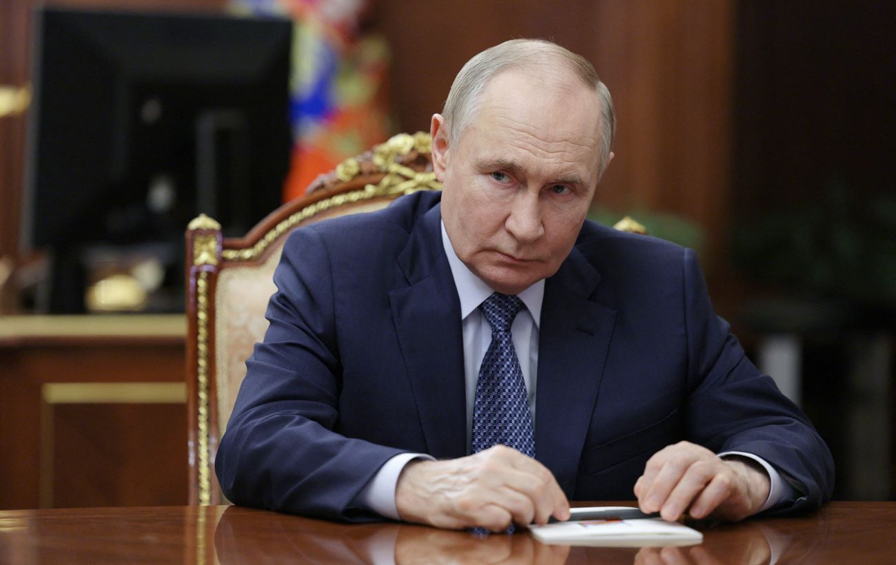 Дроны не дали самолету Путина приземлиться в Москве, - СМИ