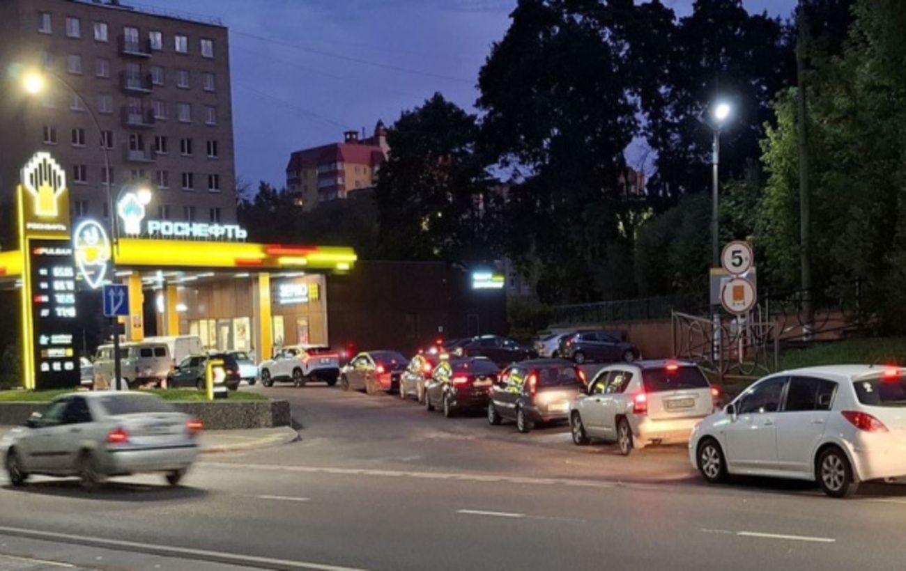 В "ЛНР" автозаправкам разрешили установить максимальную наценку на все виды горючего