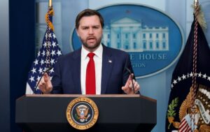 США прекратят выдачу "грин-карт" работникам Microsoft, Adobe и не только