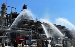 В Ростове после атаки дронов вспыхнул масштабный пожар на нефтяном терминале