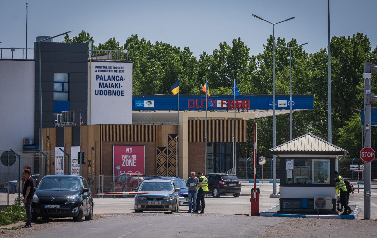 Угроза ударов дронов: Молдова строит укрытия на границе и выводит пограничников