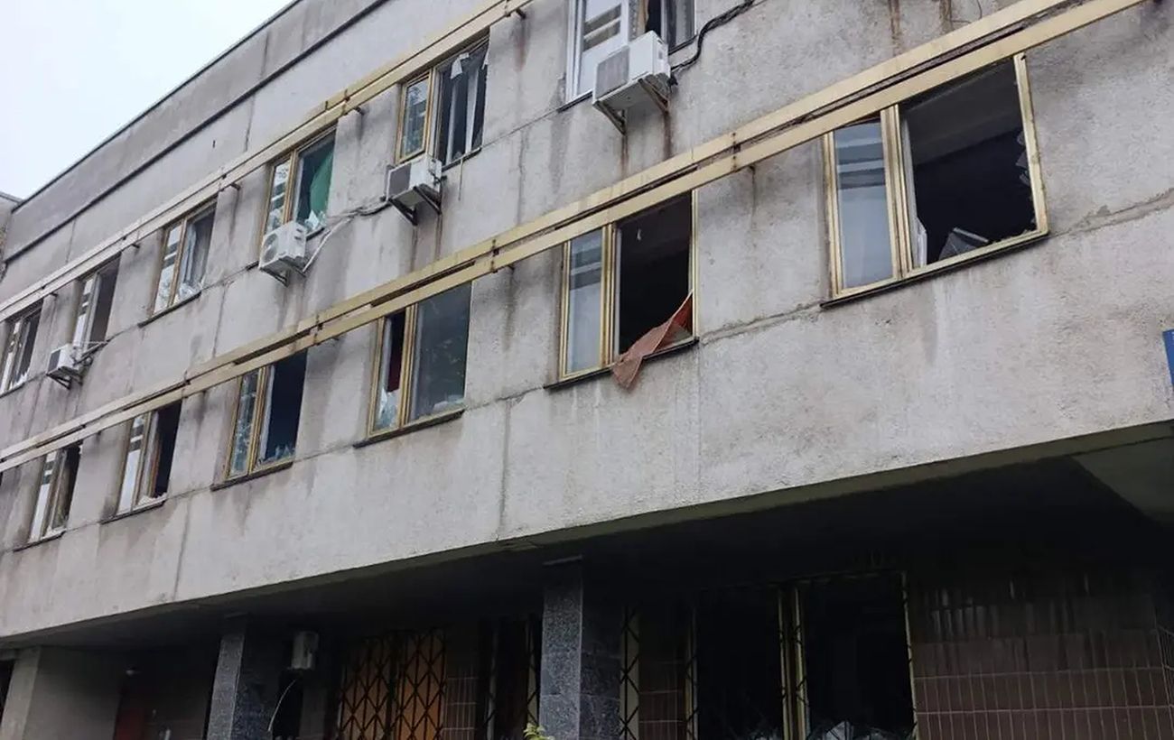 В результате ракетного удара по Киеву повреждена Книжная палата Украины